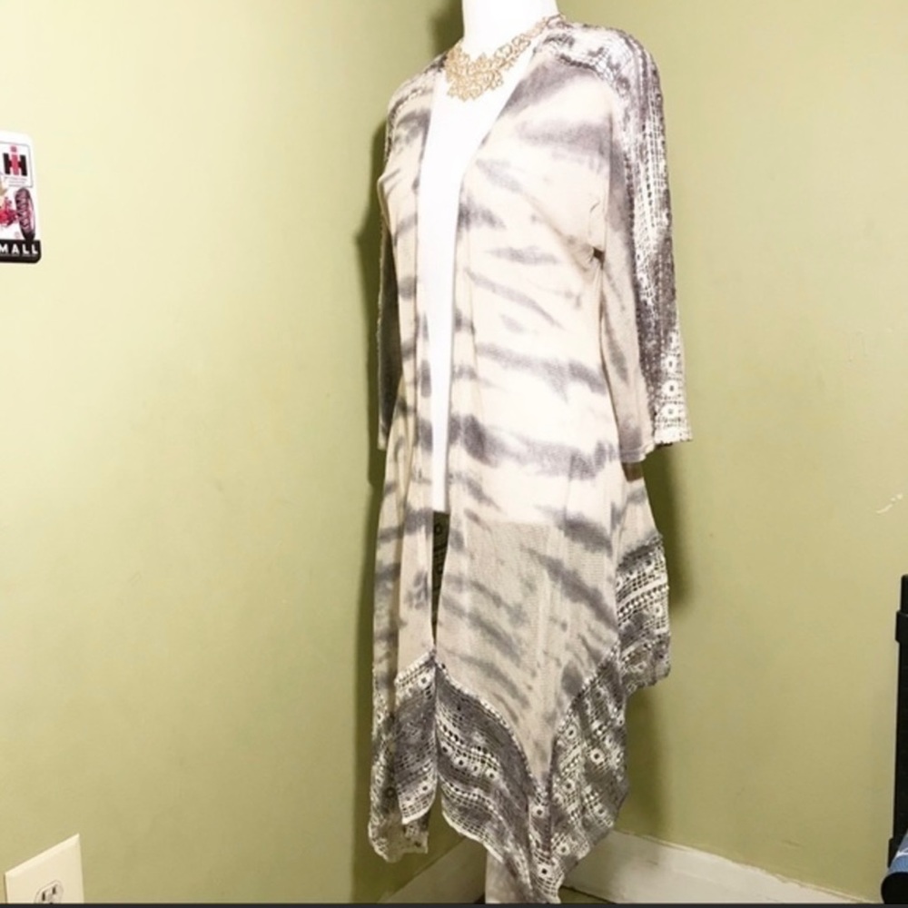 Gimmicks by BKE waterfall crochet cardigan
